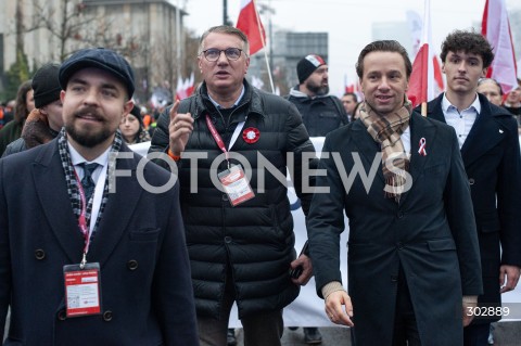  11.11.2025 WARSZAWA<br />
MARSZ NIEPODLEGLOSCI<br />
N/Z KRZYSZTOF BOSAK PRZEMYSLAW WIPLER MICHAL URBANIAK<br />
 