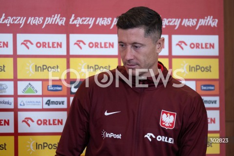  11.11.2025 WARSZAWA<br />
KONFERENCJA PRASOWA REPREZENTACJI POLSKI PILKARZY<br />
N/Z ROBERT LEWANDOWSKI<br />
FOT. MARCIN BANASZKIEWICZ / FOTONEWS  