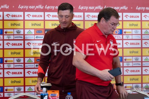  11.11.2025 WARSZAWA<br />
KONFERENCJA PRASOWA REPREZENTACJI POLSKI PILKARZY<br />
N/Z ROBERT LEWANDOWSKI JAN URBAN<br />
FOT. MARCIN BANASZKIEWICZ / FOTONEWS  