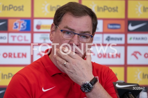  11.11.2025 WARSZAWA<br />
KONFERENCJA PRASOWA REPREZENTACJI POLSKI PILKARZY<br />
N/Z JAN URBAN<br />
FOT. MARCIN BANASZKIEWICZ / FOTONEWS  