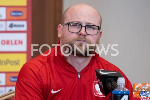  11.11.2025 WARSZAWA<br />
KONFERENCJA PRASOWA REPREZENTACJI POLSKI PILKARZY<br />
N/Z EMIL KOPANSKI<br />
FOT. MARCIN BANASZKIEWICZ / FOTONEWS  