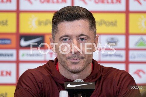  11.11.2025 WARSZAWA<br />
KONFERENCJA PRASOWA REPREZENTACJI POLSKI PILKARZY<br />
N/Z ROBERT LEWANDOWSKI<br />
FOT. MARCIN BANASZKIEWICZ / FOTONEWS  