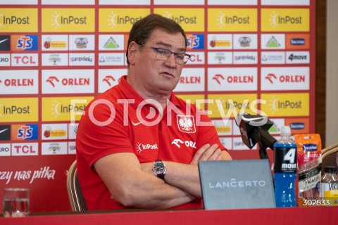  11.11.2025 WARSZAWA<br />
KONFERENCJA PRASOWA REPREZENTACJI POLSKI PILKARZY<br />
N/Z JAN URBAN<br />
FOT. MARCIN BANASZKIEWICZ / FOTONEWS  