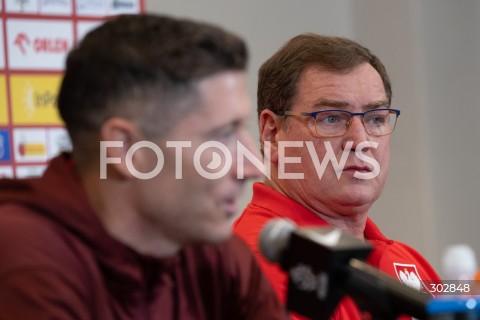  11.11.2025 WARSZAWA<br />
KONFERENCJA PRASOWA REPREZENTACJI POLSKI PILKARZY<br />
N/Z JAN URBAN<br />
FOT. MARCIN BANASZKIEWICZ / FOTONEWS  