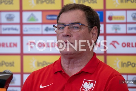  11.11.2025 WARSZAWA<br />
KONFERENCJA PRASOWA REPREZENTACJI POLSKI PILKARZY<br />
N/Z JAN URBAN<br />
FOT. MARCIN BANASZKIEWICZ / FOTONEWS  