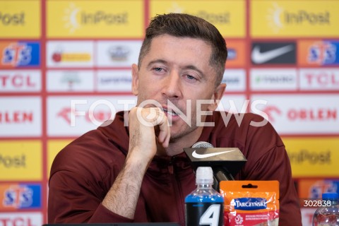  11.11.2025 WARSZAWA<br />
KONFERENCJA PRASOWA REPREZENTACJI POLSKI PILKARZY<br />
N/Z ROBERT LEWANDOWSKI<br />
FOT. MARCIN BANASZKIEWICZ / FOTONEWS  