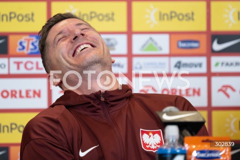  11.11.2025 WARSZAWA<br />
KONFERENCJA PRASOWA REPREZENTACJI POLSKI PILKARZY<br />
N/Z ROBERT LEWANDOWSKI<br />
FOT. MARCIN BANASZKIEWICZ / FOTONEWS  