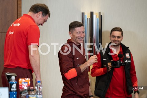  11.11.2025 WARSZAWA<br />
KONFERENCJA PRASOWA REPREZENTACJI POLSKI PILKARZY<br />
N/Z JAN URBAN ROBERT LEWANDOWSKI<br />
FOT. MARCIN BANASZKIEWICZ / FOTONEWS  