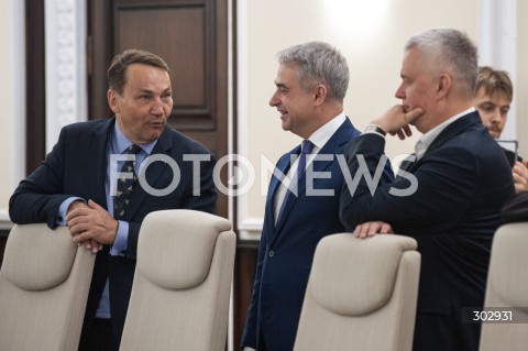  12.11.2025 WARSZAWA<br />
POSIEDZENIE RADY MINISTROW<br />
N/Z RADOSLAW SIKORSKI KRZYSZTOF GAWKOWSKI<br />
 