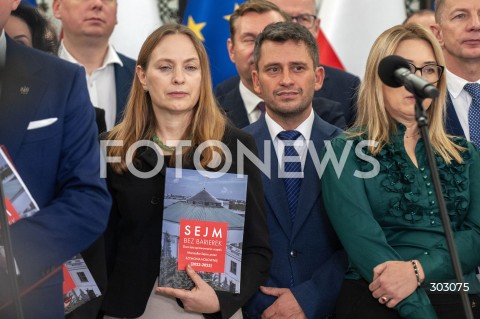  13.11.2025 WARSZAWA SEJM <br />
DZIEN W SEJMIE<br />
N/Z KATARZYNA PELCZYNSKA NALECZ PAWEL SLIZ<br />
 
