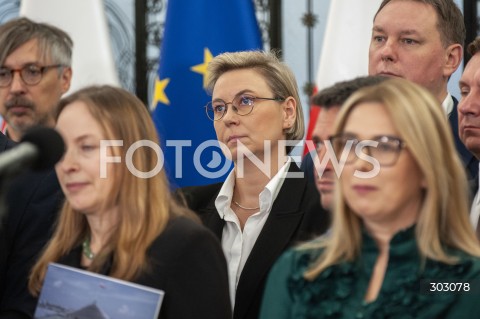  13.11.2025 WARSZAWA SEJM <br />
DZIEN W SEJMIE<br />
N/Z ADRIANA POROWSKA<br />
 
