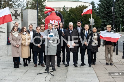  14.11.2025 WARSZAWA<br />
KONFERENCJA KONFEDERACJI KORONY POLSKIEJ<br />
N/Z GRZEGORZ BRAUN SLAWOMIR ZAWISLAK JACEK WILK<br />
 