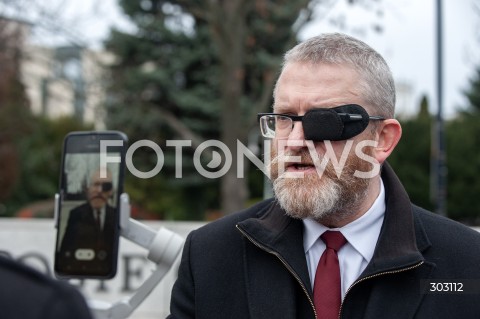  14.11.2025 WARSZAWA<br />
KONFERENCJA KONFEDERACJI KORONY POLSKIEJ<br />
N/Z GRZEGORZ BRAUN<br />
 