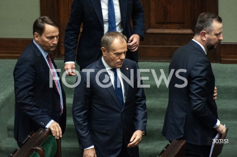  18.11.2025 WARSZAWA SEJM <br />
POSIEDZENIE SEJMU<br />
N/Z PREMIER DONALD TUSK RADOSLAW SIKORSKI WLADYSLAW KOSINIAK KAMYSZ<br />
 