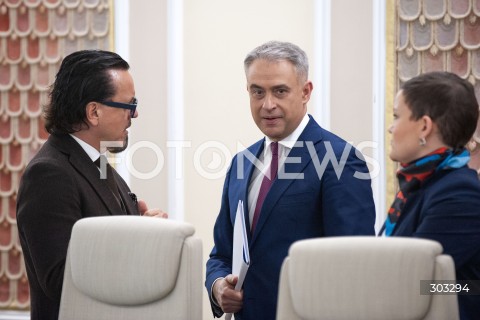  19.11.2025 WARSZAWA<br />
POSIEDZENIE RADY MINISTROW<br />
N/Z KRZYSZTOF GAWKOWSKI WOJCIECH BALCZUN <br />
 