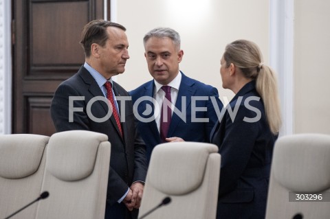  19.11.2025 WARSZAWA<br />
POSIEDZENIE RADY MINISTROW<br />
N/Z RADOSLAW SIKORSKI KRZYSZTOF GAWKOWSKI<br />
 