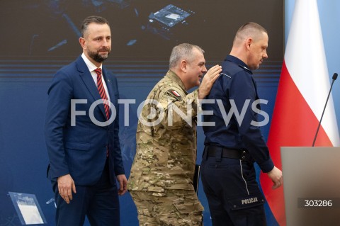  19.11.2025 WARSZAWA<br />
KONFERENCJA OPERACJA HORYZONT<br />
N/Z WLADYSLAW KOSINIAK KAMYSZ WIESLAW KUKULA MAREK BORON<br />
 