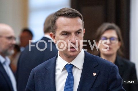  26.11.2025 WARSZAWA<br />
POSIEDZENIE RADY MINISTROW<br />
N/Z ADAM SZLAPKA<br />
 