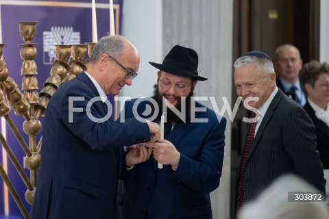 Uroczystość zapalenia menory chanukowej w Sejmie w Warszawie