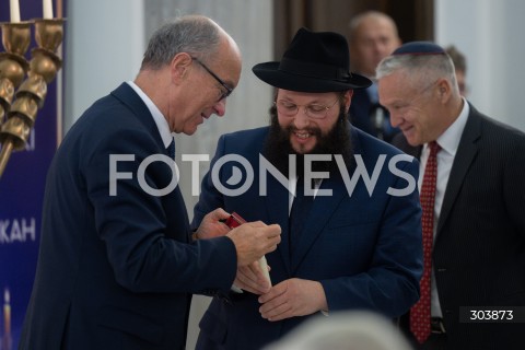  15.12.2025 WARSZAWA<br />UROCZYSTOSC ZAPALENIA MENORY CHANUKOWEJ W SEJMIE<br />N/Z WLODZIMIERZ CZARZASTY SZALOM DOW BER STAMBLER THOMAS ROSE<br /> 