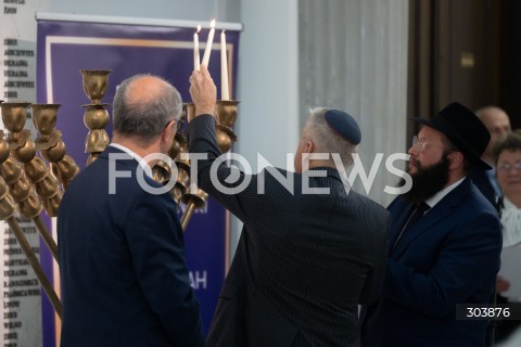  15.12.2025 WARSZAWA<br />UROCZYSTOSC ZAPALENIA MENORY CHANUKOWEJ W SEJMIE<br />N/Z WLODZIMIERZ CZARZASTY SZALOM DOW BER STAMBLER THOMAS ROSE<br /> 