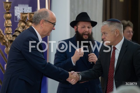  15.12.2025 WARSZAWA<br />UROCZYSTOSC ZAPALENIA MENORY CHANUKOWEJ W SEJMIE<br />N/Z WLODZIMIERZ CZARZASTY SZALOM DOW BER STAMBLER THOMAS ROSE<br /> 