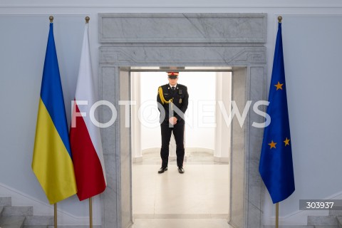  19.12.2025 WARSZAWA SEJM <br />DZIEN W SEJMIE<br />N/Z STRAZ MARSZALKOWSKA STRAZNIK FUNKCJONARIUSZ STRAZY MARSZALKOWSKIEJ <br /> 