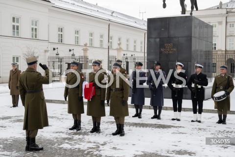  03.01.2026 WARSZAWA<br />UROCZYSTA ZMIANA FLAGI NAD PALACEM PREZYDENCKIM<br />N/Z PALAC PREZYDENCKI ZOLNIERZE<br /> 