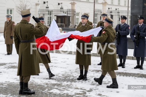  03.01.2026 WARSZAWA<br />UROCZYSTA ZMIANA FLAGI NAD PALACEM PREZYDENCKIM<br />N/Z PALAC PREZYDENCKI ZOLNIERZE<br /> 