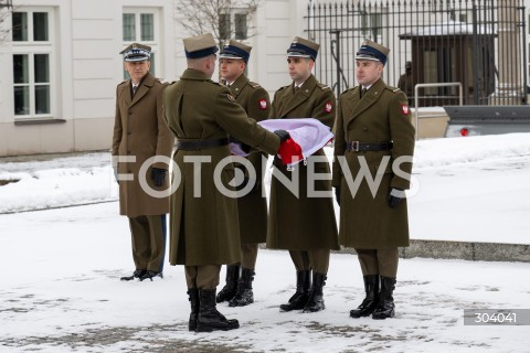  03.01.2026 WARSZAWA<br />UROCZYSTA ZMIANA FLAGI NAD PALACEM PREZYDENCKIM<br />N/Z PALAC PREZYDENCKI ZOLNIERZE<br /> 