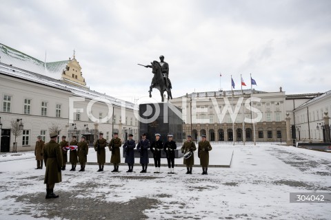  03.01.2026 WARSZAWA<br />UROCZYSTA ZMIANA FLAGI NAD PALACEM PREZYDENCKIM<br />N/Z PALAC PREZYDENCKI ZOLNIERZE<br /> 