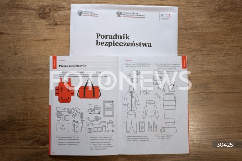  10.01.2026 WARSZAWA<br />PORADNIK BEZPIECZENSTWA W SKRZYNKACH POCZTOWYCH POLAKOW<br />N/Z PORADNIK BEZPIECZENSTWA<br /> 