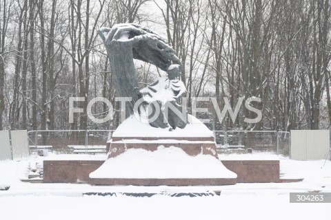  11.01.2026 WARSZAWA<br />ZIMA W MIESCIE<br />N/Z POMNIK FRYDERYKA CHOPINA<br /> 