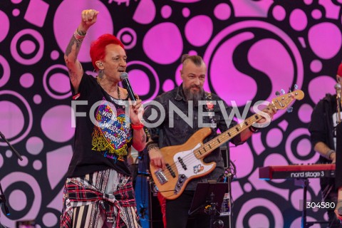  25.01.2026 WARSZAWA<br />34. FINAL WIELKIEJ ORKIESTRY SWIATECZNEJ POMOCY<br />N/Z MICHAL WISNIEWSKI ICH TROJE<br />FOT. ANTONI BYSZEWSKI/FOTONEWS 