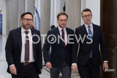  23.02.2026 WARSZAWA<br />KONFERENCJA PRASOWA EUROPOSLOW PIS<br />N/Z DANIEL OBAJTEK WALDEMAR BUDA PIOTR MULLER<br />FOT. MARCIN BANASZKIEWICZ/FOTONEWS  