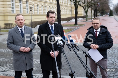  23.02.2026 WARSZAWA<br />KONFERENCJA PRASOWA TOBIASZA BOCHENSKIEGO<br />N/Z TOBIASZ BOCHENSKI MATEUSZ KURZAJEWSKI JACEK OZDOBA<br />FOT. MARCIN BANASZKIEWICZ/FOTONEWS  