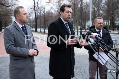  23.02.2026 WARSZAWA<br />KONFERENCJA PRASOWA TOBIASZA BOCHENSKIEGO<br />N/Z TOBIASZ BOCHENSKI MATEUSZ KURZAJEWSKI JACEK OZDOBA<br />FOT. MARCIN BANASZKIEWICZ/FOTONEWS  