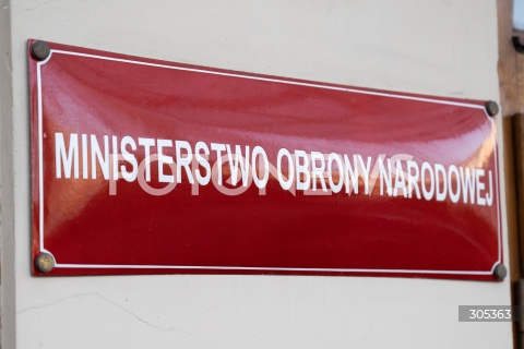  06.03.2026 WARSZAWA<br />SPOTKANIE SZEFA MON Z KOMISARZEM DS. OBRONY I PRZESTRZENI KOSMICZNEJ UE<br />POLISH DEFENCE MINISTER MEETS EU COMMISSIONER FOR DEFENCE AND SPACE<br />N/Z MINISTERSTWO OBRONY NARODOWEJ MON ZDJECIE ILUSTRACYJNE ILUSTRANT TABLICA TABLICZKA <br />FOT. MARCIN BANASZKIEWICZ/FOTONEWS  