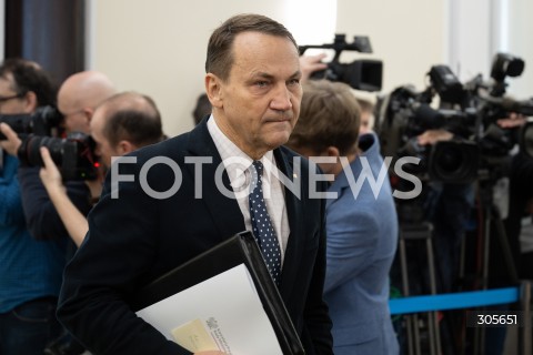  13.03.2026 WARSZAWA<br />NADZWYCZAJNE POSIEDZENIE RADY MINISTROW<br />N/Z RADOSLAW SIKORSKI<br />FOT. MARCIN BANASZKIEWICZ/FOTONEWS  