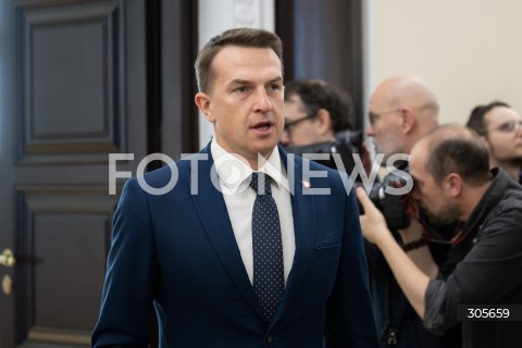  13.03.2026 WARSZAWA<br />NADZWYCZAJNE POSIEDZENIE RADY MINISTROW<br />N/Z ADAM SZLAPKA<br />FOT. MARCIN BANASZKIEWICZ/FOTONEWS  
