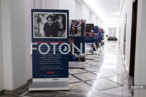  26.03.2026 WARSZAWA<br />POSIEDZENIE SEJMU<br />N/Z WYSTAWA ZDJEC ADAMA CHELSTOWSKIEGO<br />FOT. MARCIN BANASZKIEWICZ/FOTONEWS  