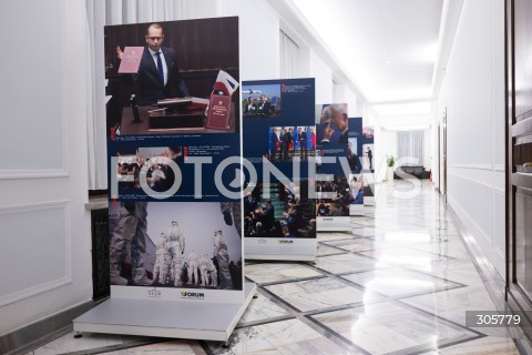  26.03.2026 WARSZAWA<br />POSIEDZENIE SEJMU<br />N/Z WYSTAWA ZDJEC ADAMA CHELSTOWSKIEGO<br />FOT. MARCIN BANASZKIEWICZ/FOTONEWS  