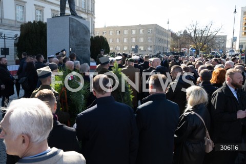  10.04.2026 WARSZAWA<br />OBCHODY ROCZNICY KATASTROFY SMOLENSKIEJ<br />N/Z UCZESTNICY OBCHODOW<br />FOT. MARCIN BANASZKIEWICZ/FOTONEWS  