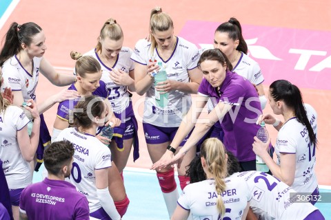  11.04.2026 RZESZOW <br />SIATKOWKA <br />TAURONLIGA LIGA SIATKOWKI KOBIET LSK 2025/2026 <br />CWIERCFINAL - MECZ NR 3<br />POLISH WOMEN VOLLEYBALL LEAGUE <br />MECZ KS DEVELOPRES RZESZOW - BKS BOSTIK ZGO BIELSKO BIALA<br />N/Z JELENA BLAGOJEVIC - I TRENER ( HEAD COACH ) ZAWODNICZKI SIATKARKI ALEKSANDRA SZCZYGLOWSKA MAGDA KUBAS LAURA HEYRMAN KARINA CHMIELEWSKA <br /> 