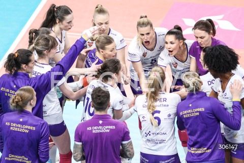  11.04.2026 RZESZOW <br />SIATKOWKA <br />TAURONLIGA LIGA SIATKOWKI KOBIET LSK 2025/2026 <br />CWIERCFINAL - MECZ NR 3<br />POLISH WOMEN VOLLEYBALL LEAGUE <br />MECZ KS DEVELOPRES RZESZOW - BKS BOSTIK ZGO BIELSKO BIALA<br />N/Z JELENA BLAGOJEVIC - I TRENER ( HEAD COACH ) KARINA CHMIELEWSKA LAURA HEYRMAN MAGDA KUBAS ALEKSANDRA SZCZYGLOWSKA KATARZYNA WENERSKA JUSTYNA JANKOWSKA <br /> 