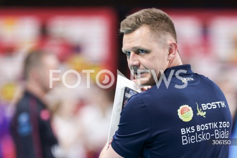  11.04.2026 RZESZOW <br />SIATKOWKA <br />TAURONLIGA LIGA SIATKOWKI KOBIET LSK 2025/2026 <br />CWIERCFINAL - MECZ NR 3<br />POLISH WOMEN VOLLEYBALL LEAGUE <br />MECZ KS DEVELOPRES RZESZOW - BKS BOSTIK ZGO BIELSKO BIALA<br />N/Z BARTLOMIEJ PIEKARCZYK - I TRENER ( HEAD COACH ) SYLWETKA <br /> 
