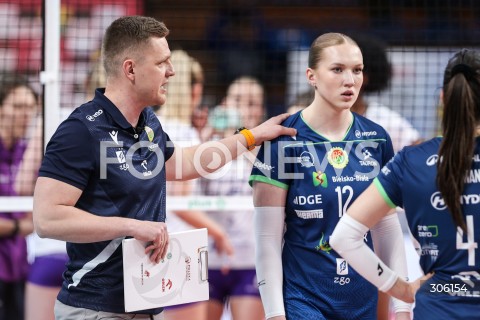  11.04.2026 RZESZOW <br />SIATKOWKA <br />TAURONLIGA LIGA SIATKOWKI KOBIET LSK 2025/2026 <br />CWIERCFINAL - MECZ NR 3<br />POLISH WOMEN VOLLEYBALL LEAGUE <br />MECZ KS DEVELOPRES RZESZOW - BKS BOSTIK ZGO BIELSKO BIALA<br />N/Z BARTLOMIEJ PIEKARCZYK - I TRENER ( HEAD COACH ) MARTYNA PODLASKA <br /> 