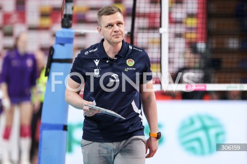  11.04.2026 RZESZOW <br />SIATKOWKA <br />TAURONLIGA LIGA SIATKOWKI KOBIET LSK 2025/2026 <br />CWIERCFINAL - MECZ NR 3<br />POLISH WOMEN VOLLEYBALL LEAGUE <br />MECZ KS DEVELOPRES RZESZOW - BKS BOSTIK ZGO BIELSKO BIALA<br />N/Z BARTLOMIEJ PIEKARCZYK - I TRENER ( HEAD COACH ) SYLWETKA <br /> 