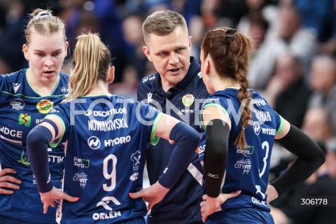  11.04.2026 RZESZOW <br />SIATKOWKA <br />TAURONLIGA LIGA SIATKOWKI KOBIET LSK 2025/2026 <br />CWIERCFINAL - MECZ NR 3<br />POLISH WOMEN VOLLEYBALL LEAGUE <br />MECZ KS DEVELOPRES RZESZOW - BKS BOSTIK ZGO BIELSKO BIALA<br />N/Z BARTLOMIEJ PIEKARCZYK - I TRENER ( HEAD COACH ) KERTU LAAK <br /> 