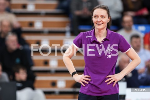  11.04.2026 RZESZOW <br />SIATKOWKA <br />TAURONLIGA LIGA SIATKOWKI KOBIET LSK 2025/2026 <br />CWIERCFINAL - MECZ NR 3<br />POLISH WOMEN VOLLEYBALL LEAGUE <br />MECZ KS DEVELOPRES RZESZOW - BKS BOSTIK ZGO BIELSKO BIALA<br />N/Z JELENA BLAGOJEVIC - I TRENER ( HEAD COACH ) SYLWETKA RADOSC EMOCJE <br /> 